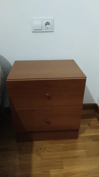 Juego de Cómoda con espejo+mesita de noche