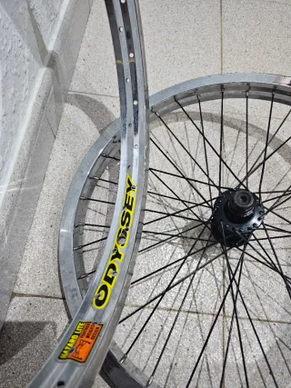 Rueda delantera odyssey Hazard con buje vandero2