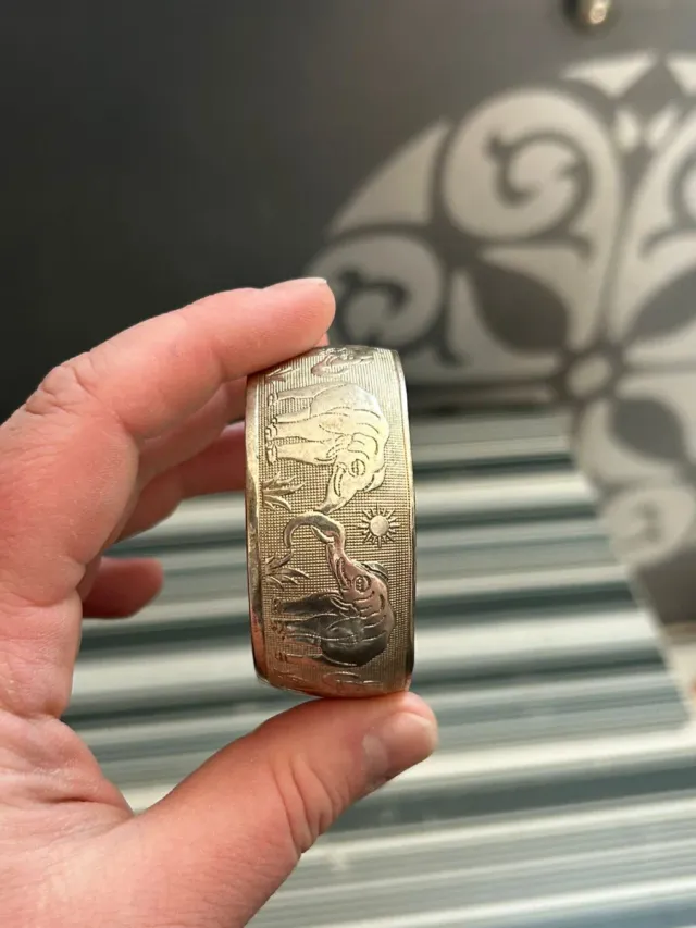 Pulsera brazalete metálico vintage con elefantes