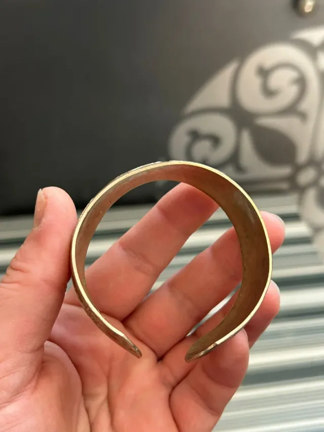 Pulsera brazalete metálico vintage con elefantes