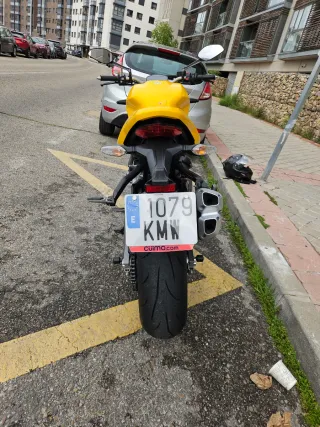 ​Ducati Monster 821 (2018) Amarillo Giallo