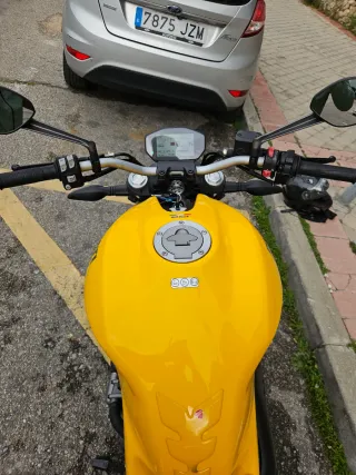 ​Ducati Monster 821 (2018) Amarillo Giallo