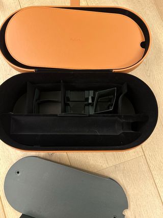 Caja de almacenamiento Dyson Marrón