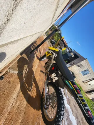 Suzuki RM-Z 250 Amarilla