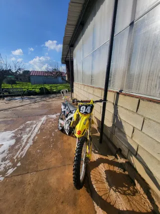 Suzuki RM-Z 250 Amarilla
