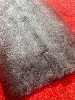 Vestido negro con forro y con estampado floral