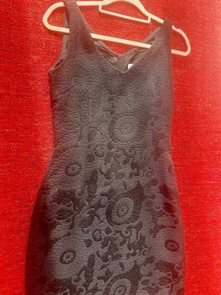 Vestido negro con forro y con estampado floral