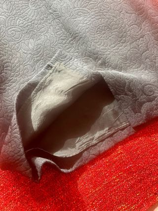 Vestido negro con forro y con estampado floral