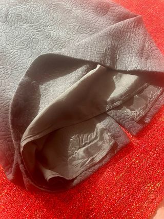 Vestido negro con forro y con estampado floral