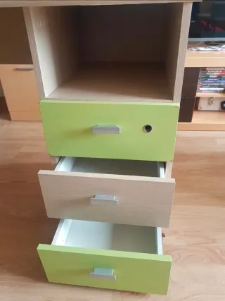 Escritorio de estudio con cajones