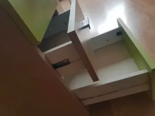 Escritorio de estudio con cajones