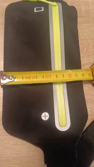 Riñonera deportiva negra y verde