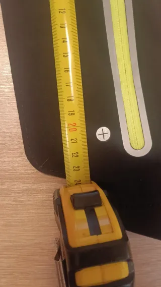 Riñonera deportiva negra y verde