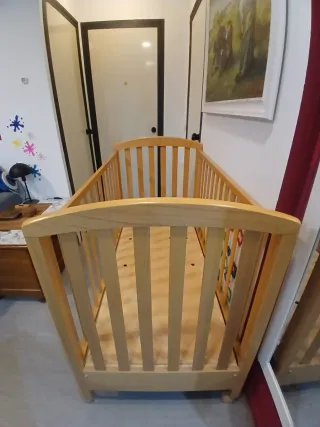 Cuna con colchón y cajonera