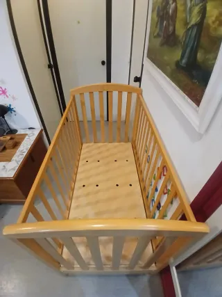 Cuna con colchón y cajonera