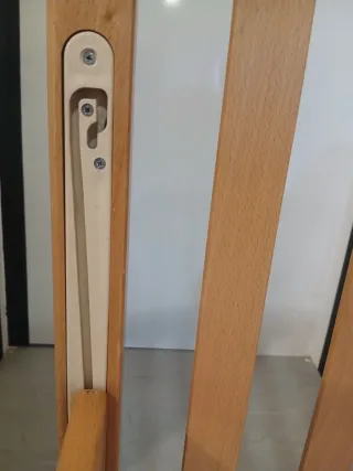 Cuna con colchón y cajonera