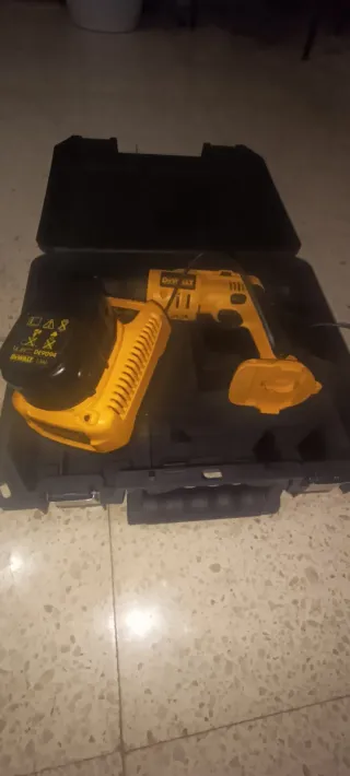 Taladro Pladur DEWALT con maletín y cargador