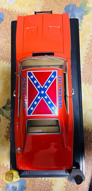 Dodge General Lee 1:18 + 2 personaggi Bo & Luke