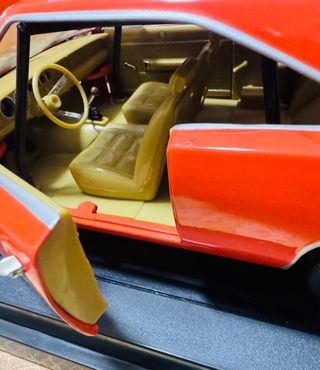 Dodge General Lee 1:18 + 2 personaggi Bo & Luke