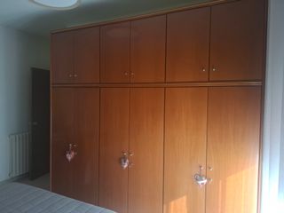 Dos Mesitas de noche de madera.