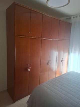 Dos Mesitas de noche de madera.