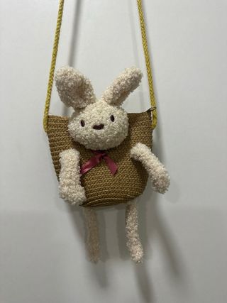 Bolso infantil de conejo tejido