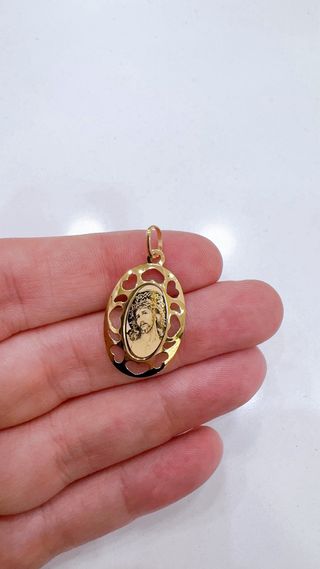 Ciondolo medaglia di gesú in oro giallo 18kt 750