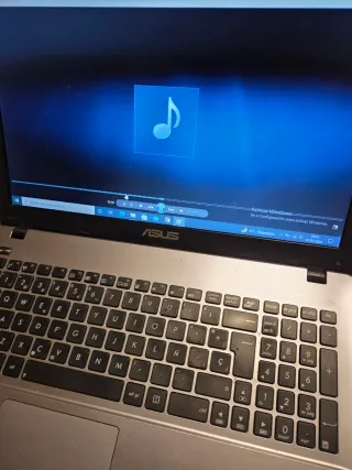 Portátil ASUS F550C