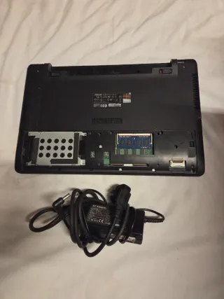 Portátil ASUS F550C