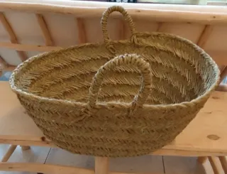 Capazo de leña de esparto hecho a mano