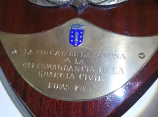Metopa Bronce y Madera Escudo La Coruña
