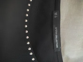 Blusa negra con tachuelas