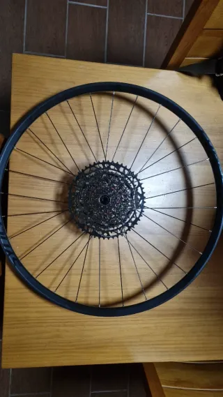 Ruedas: Syncros Silverton 2.5-30 CL.F: 15x110mm.R: