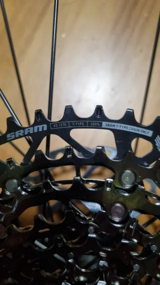 Ruedas: Syncros Silverton 2.5-30 CL.F: 15x110mm.R: