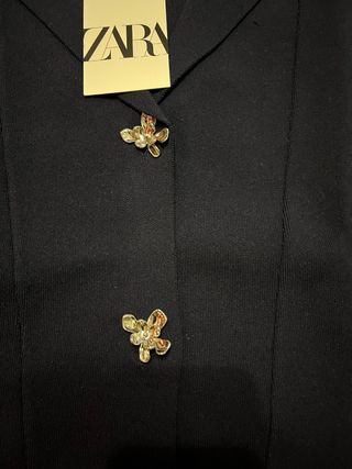 Chaqueta Zara punto flor botón M