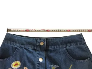 Minifalda vaquera bordada