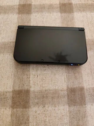 Nintendo 3DS XL Negra + Funda + 2 Juegos