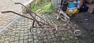 Arado antiguo de labranza