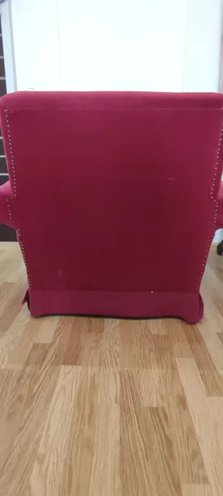 Sillón de terciopelo rojo