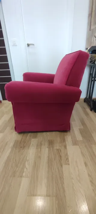 Sillón de terciopelo rojo