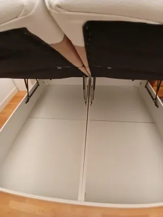 Canapé abatible 2 x 2 m. Incluye colchón