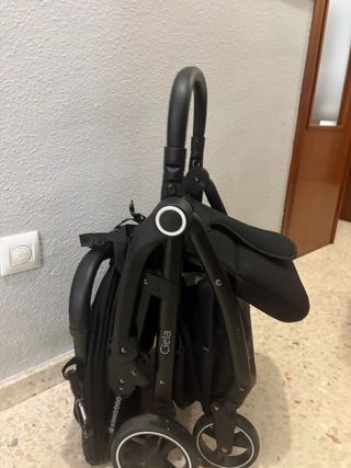 Sillita de paseo Kikkaboo Negra