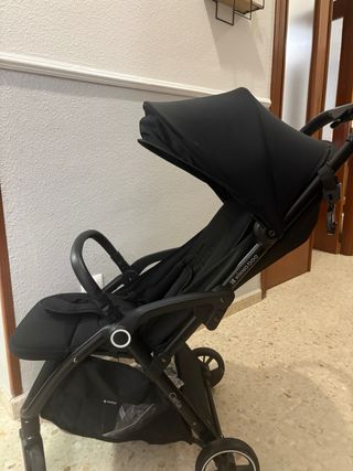Sillita de paseo Kikkaboo Negra