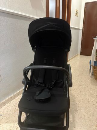 Sillita de paseo Kikkaboo Negra