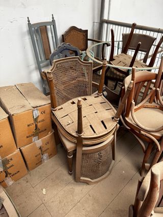 Sillas antiguas de todos los tipos y fotmas