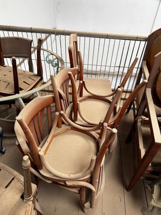 Sillas antiguas de todos los tipos y fotmas