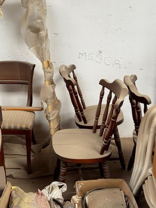 Sillas antiguas de todos los tipos y fotmas