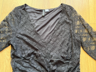 Vestido H&M encaje negro fruncido