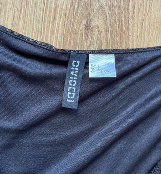 Vestido H&M encaje negro fruncido