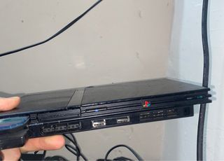 Consola PlayStation 2 + 3 mandos + juegos